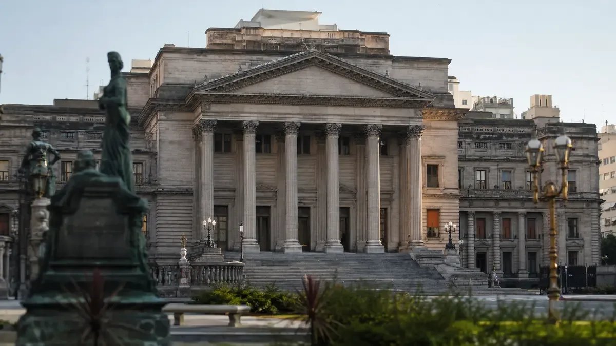 Columnata neoclásica del Palacio de Tribunales